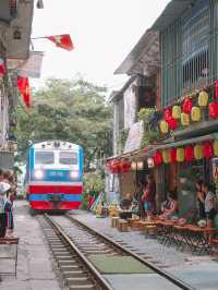 越南｜河內火車街 喝咖啡近距離感受火車呼啸而过～