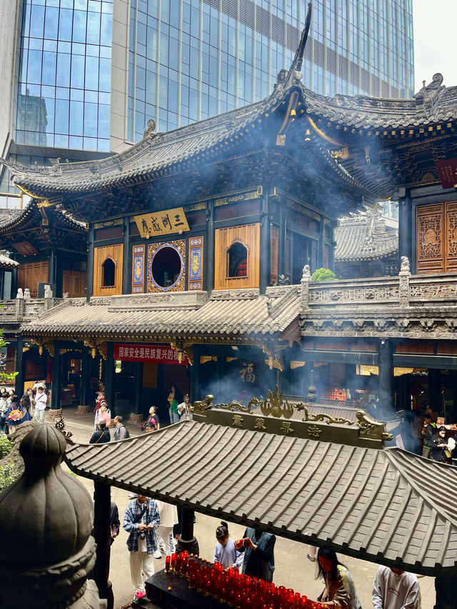 Luohan Temple: A gem in Chongqing. 