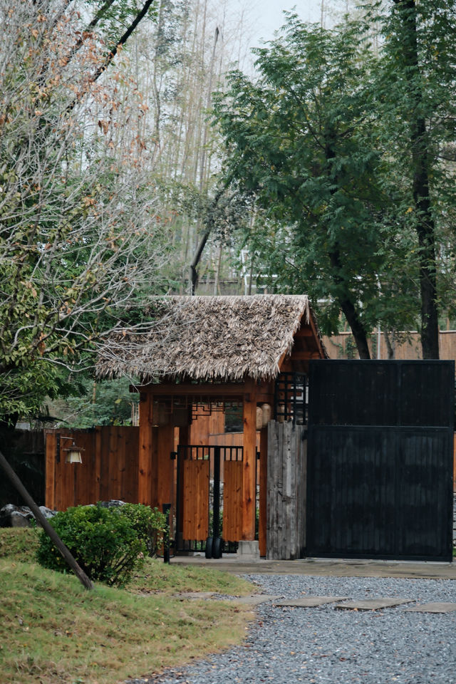 赤壁影涂山居，文化探索與住宿的雙重盛宴。