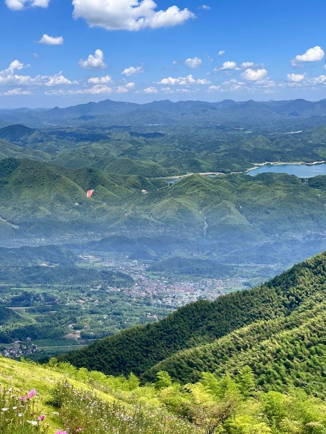 周末出逃計劃—雲上草原滑翔傘體驗，真的太刺激啦！！！