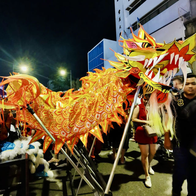 "Chinese New Year Festivities at Kek Lok Si Temple: Dragon Dances, Parades, and Fireworks"