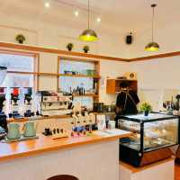 Cleave Coffee & Roastery: A Cozy Haven for Coffee Lovers