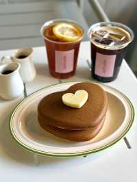 Heart-shaped pancakes❤️