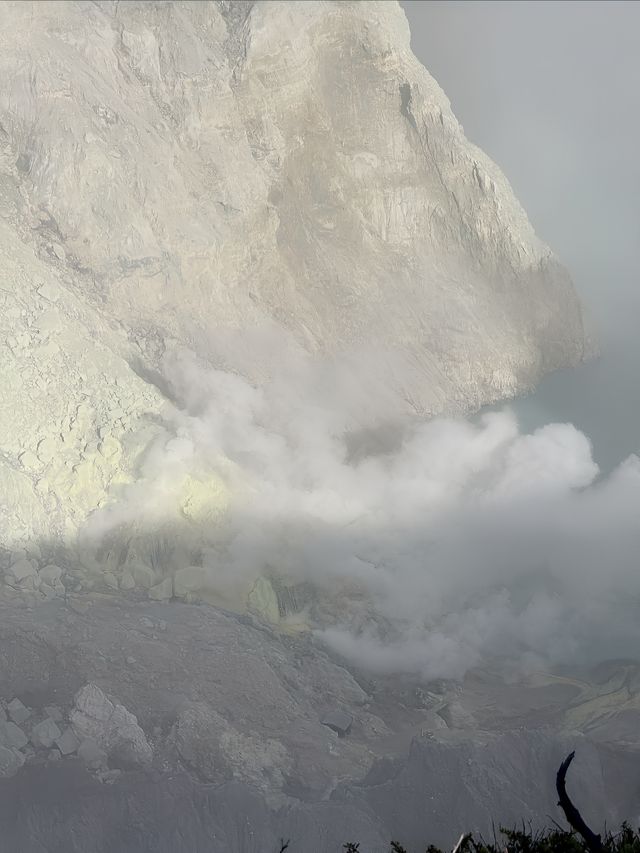 又危險又美麗——ijen火山