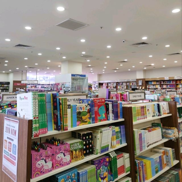 🇲🇾 Discover Your Next Favorite Read at MPH Bookstore @ DPULZE Shopping Centre!