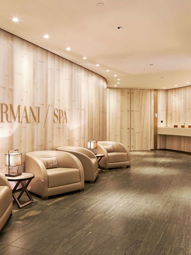 🛍️✨ Milan's Chic Sleepover: Armani Hotel's Luxe Retreat 🏨💖