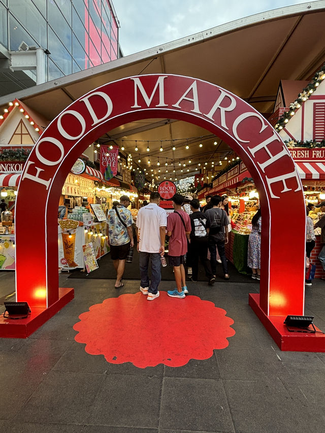 A Festive Feast: My Visit to Central World’s Christmas Food Market in Bangkok 