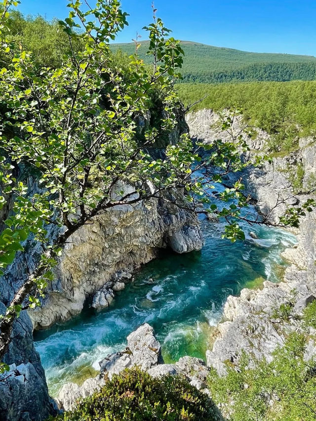 Silfra Canyon: A Hidden Wonder