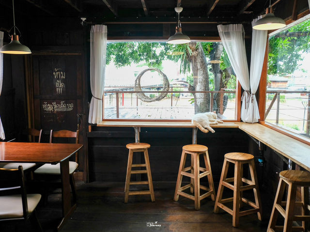 Wooden House Cafe คาเฟ่บ้านไม้ริมแม่น้ำลำปาง