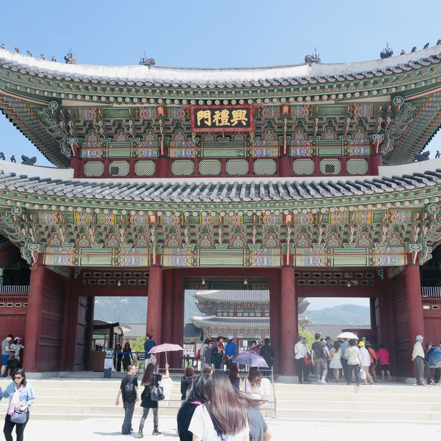 Timeless Beauty and Royal Ceremonies: Exploring Gyeongbokgung Palace!