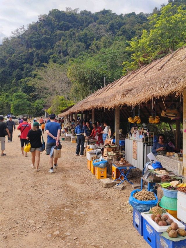 ไปกระโดดน้ำสระมรกต ที่ Blue Lagoon วังเวียง