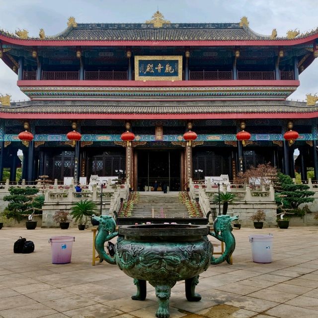 An uknown magestic buddhist temple.