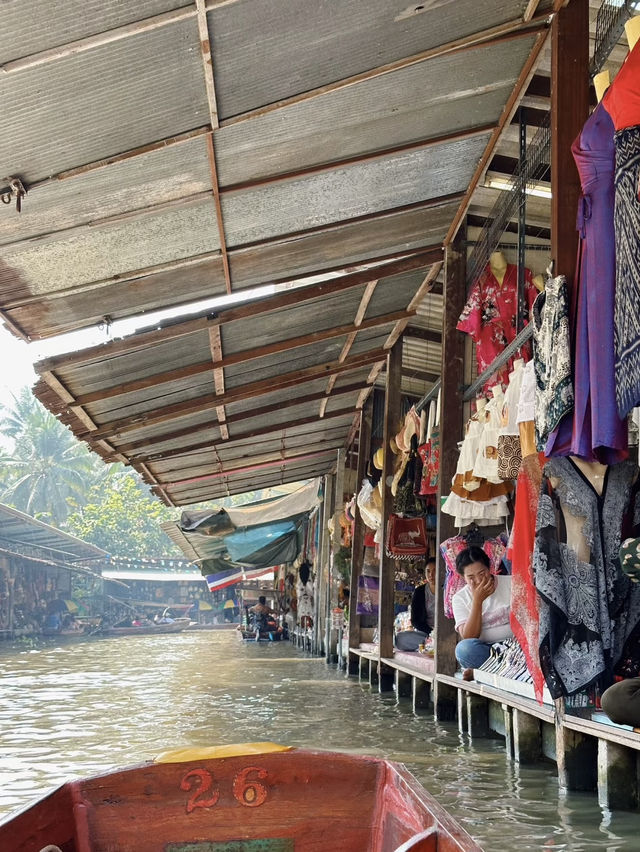 Drifting Through Bangkok’s Floating Markets: A Vibrant Experience