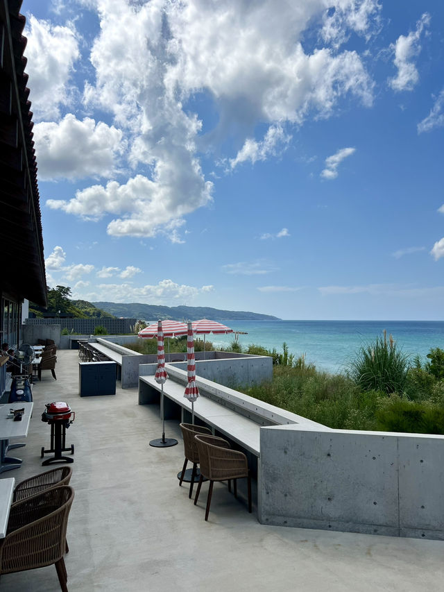 A café-restaurant with a spectacular view of the blue sea