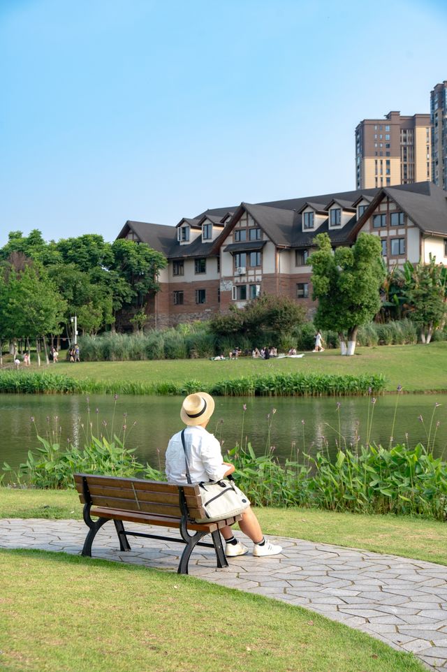 這真不是國外！就在長沙的藝術館天鵝湖畔