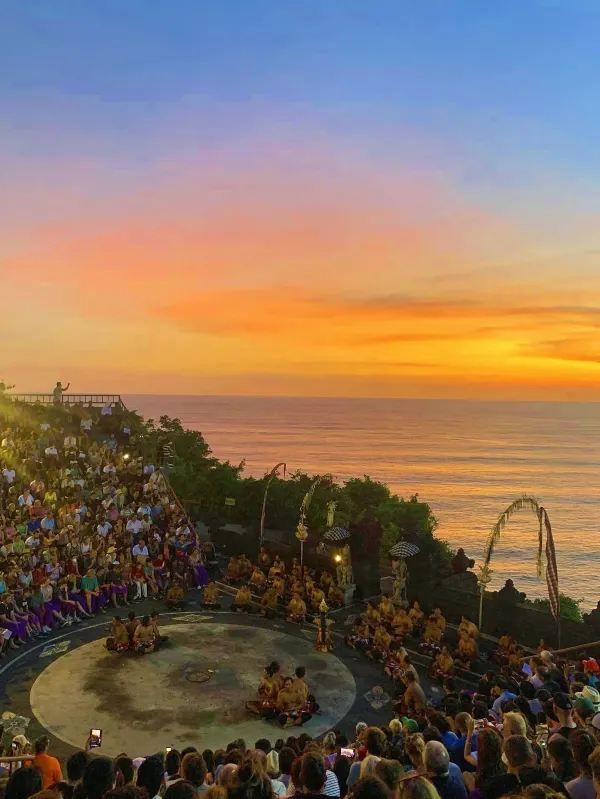 Don't Miss the Traditional Kecak Fire Dance in Bali!