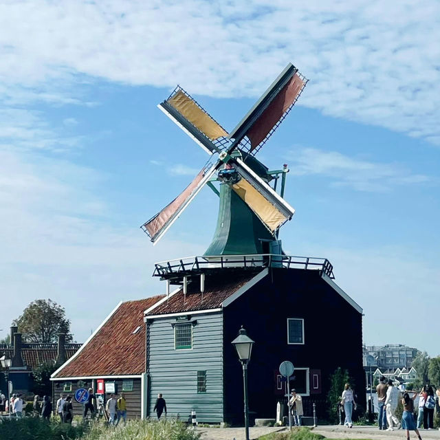 Backpacking Through Time: Zaanse Schans, The Dutch Delight 🇳🇱