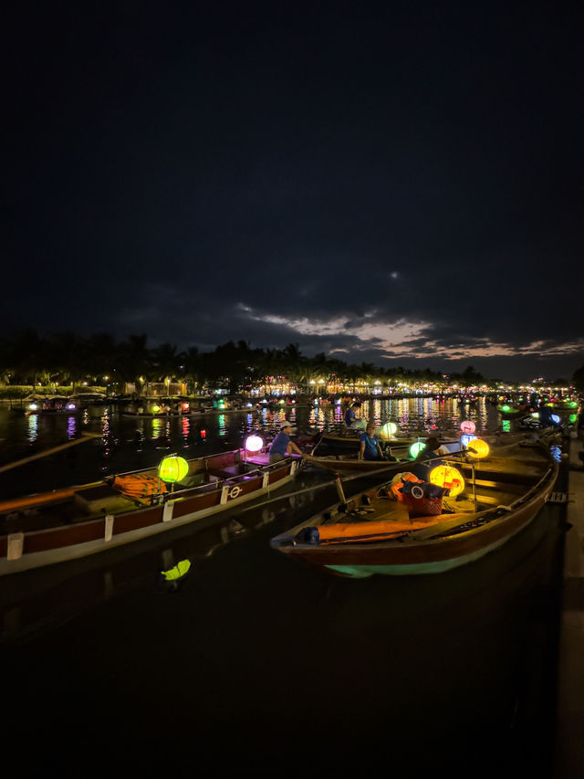 Millions silk lantern lights of Hoi An