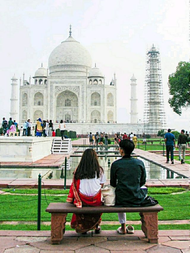 Love Overwhelms at Taj Mahal