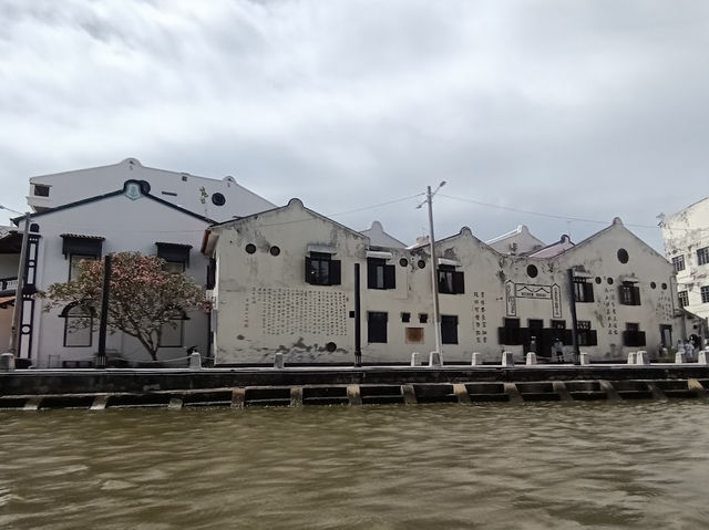 Relaxing River Cruise in Melaka 