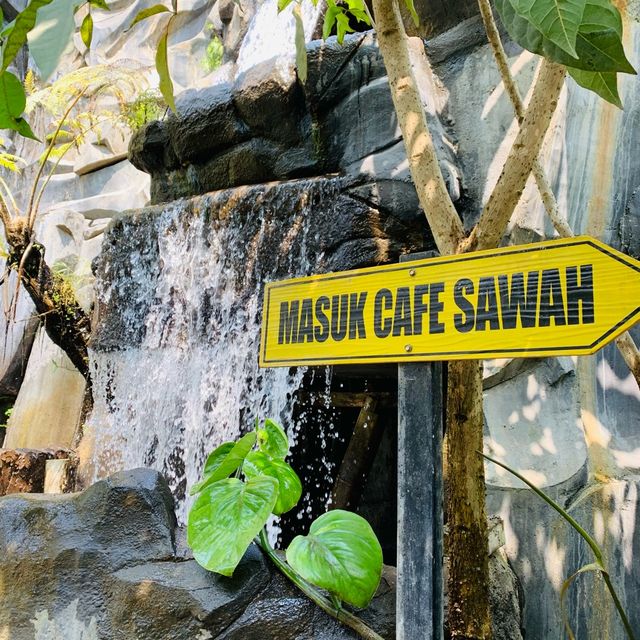 【マラン/インドネシア】テーマパークみたいなカフェ“Cafe Sawah Pujonkidul”