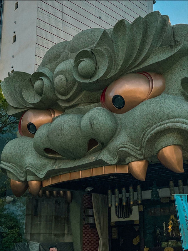 Impressive Lion Head at Namba Yasaka Shrine ⛩️