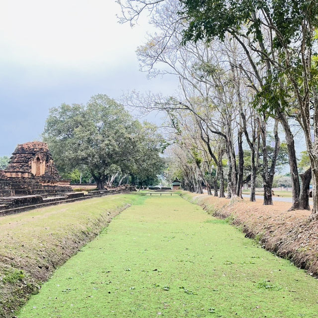  ไหว้พระ เมืองเก่า  อุทยานประวัติศาสตร์สุโขทัย