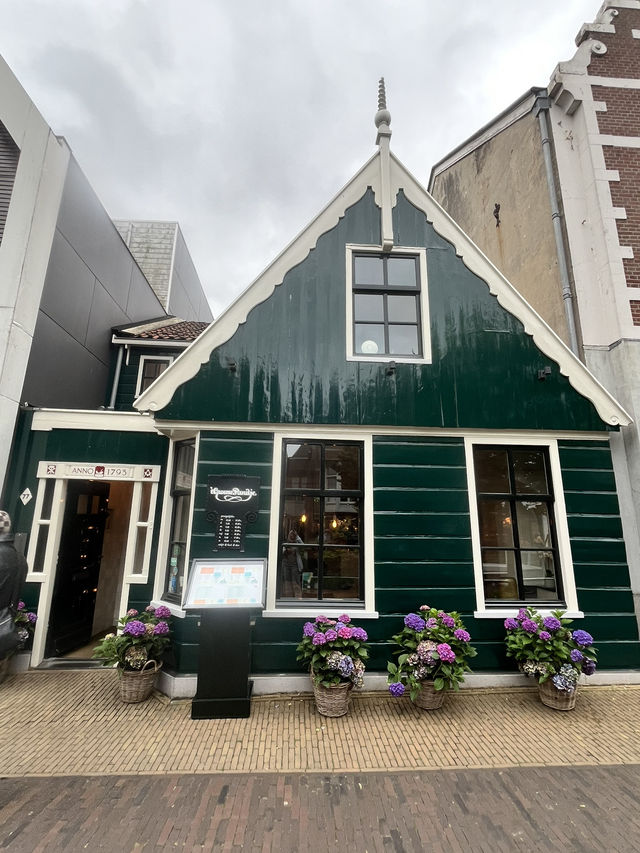 Zaandam: A Shopper’s Paradise with a Dash of Dutch Delight