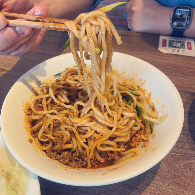 단수이에서 현지인들 사이에 소문난 갈비덮밥 맛집 흑전반점