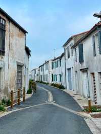 A Stroll Through Île de Ré: Charm and Coastal Beauty 