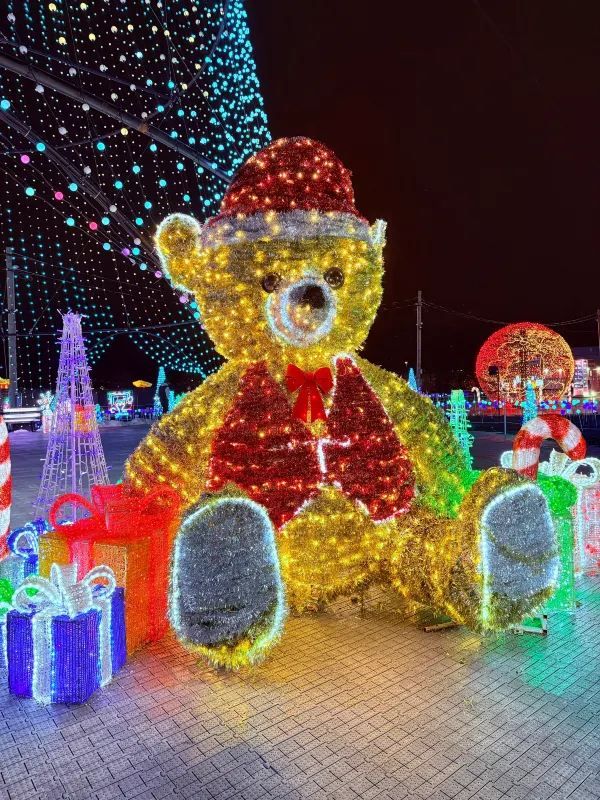 Explore the Illumi Light Show in Mississauga