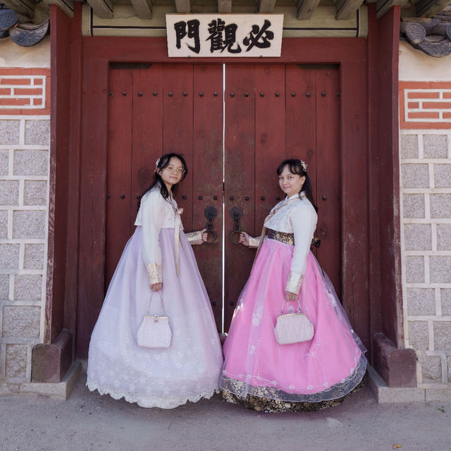 Unforgettable Hanbok Photoshoot at Gyeongbukgong Palace!