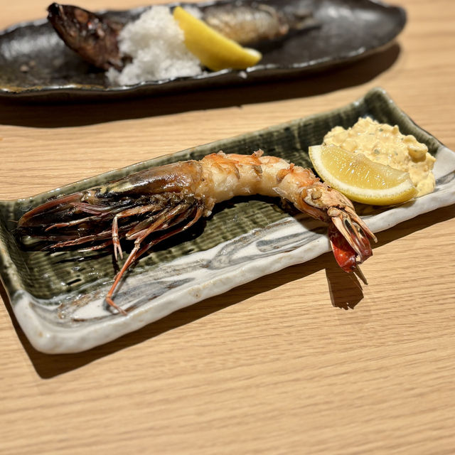 【大阪・心斎橋】香ばしい炭火焼きの肉や魚が美味い「肉と炉端と釜飯 くろ屋」