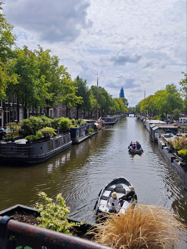 Sail Through the Heart of Amsterdam: A Canal Adventure 🚤🌷