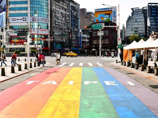 타이베이 여행 최고의 인증샷을 원한다면... 시먼딩 무지개 횡단보도