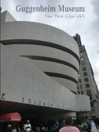 Guggenheim Museum: A Spiraling Art Experience 🖼️🎨