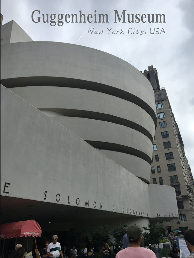 Guggenheim Museum: A Spiraling Art Experience 🖼️🎨