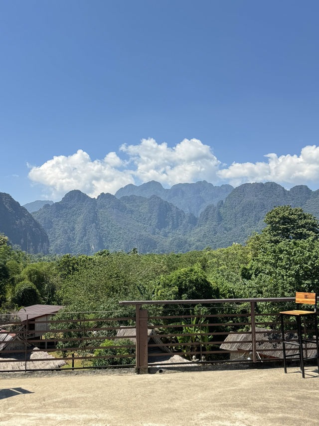 พูมาย คาเฟ่ | วังเวียง 🏡⛰️🌤️🇱🇦