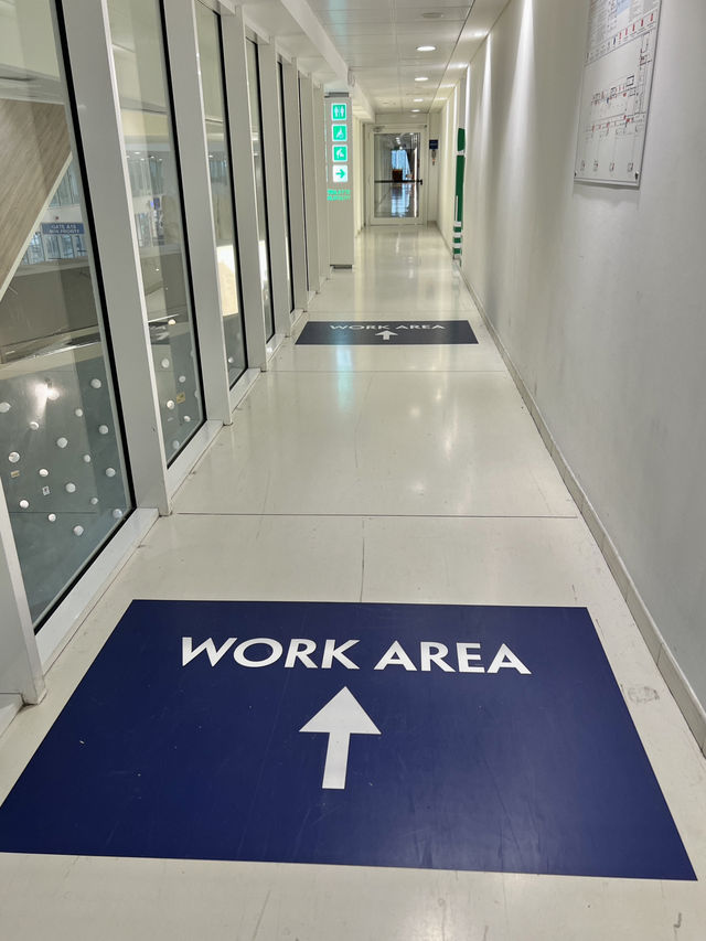 이태리 남부, 바리 공항 라운지 WORK AREA