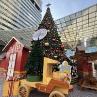 Poppin' cute holday displays at Suntec City!