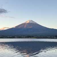 晨曦下的倒影：捕捉富士山的清晨之美