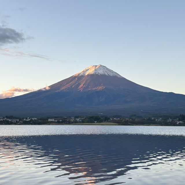 晨曦下的倒影：捕捉富士山的清晨之美