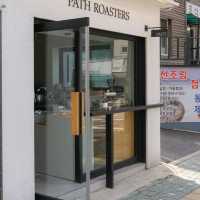 PATH ROASTERS A PLACE WITH AN ATMOSPHERE THAT IS HIGHLY FOCUSED ON COFFEE