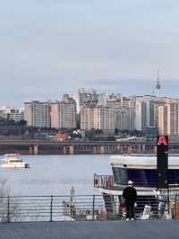 夕陽餘暉：汝矣島漢江公園的靜美時光