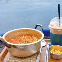 海を見ながら韓国ラーメン🇰🇷🍜