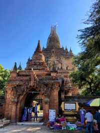 蒲甘王國最後一座緬式佛塔，九重葛花海中的悉隆敏羅佛塔 Htilominlo Pagoda 