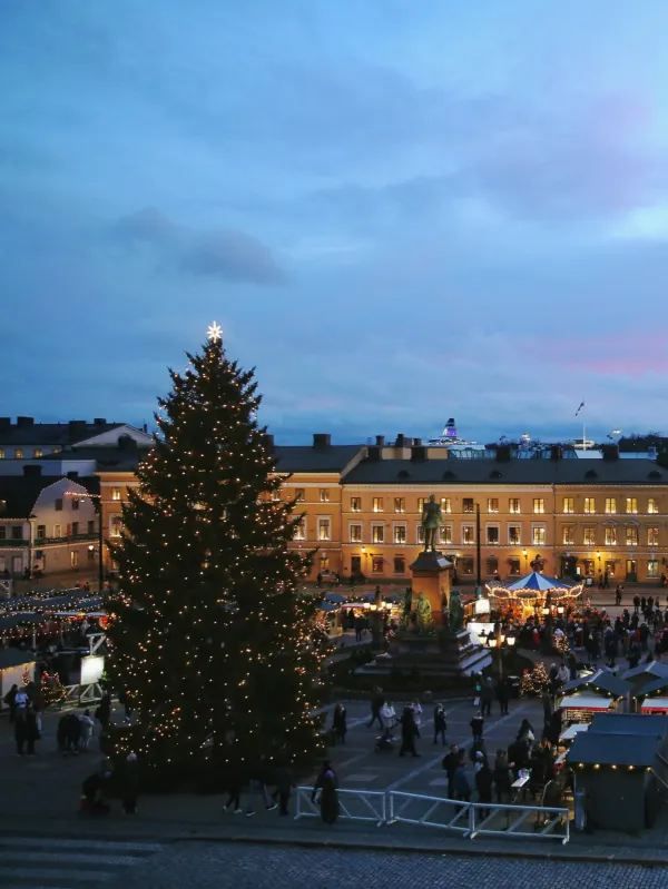 Helsinki | Pink and Purple Sunset and Christmas Market 🎄