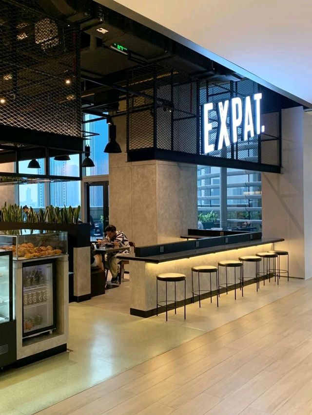 EXPATROASTER | COFFESHOP WITH URBAN VIEW