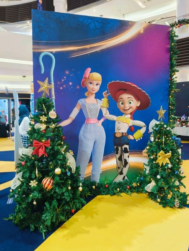 Disney Delights and Festive Cheer: A Holiday Gathering at Paradigm Mall!