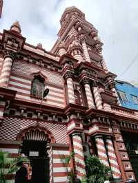 🇱🇰 Stunning Red Mosque in Pettah Market 